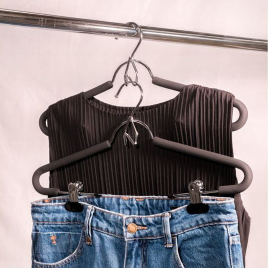 Stacking clothes hangers