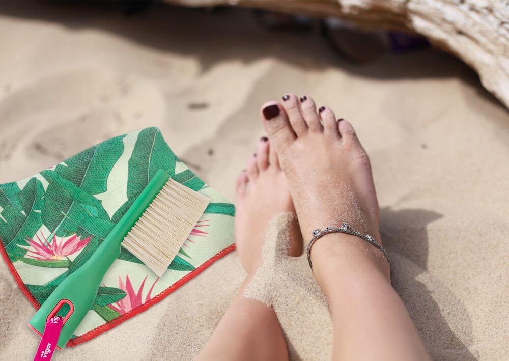 Vigar Beach Towel &amp; Brush Set - LIFESTYLE - Picnic - Soko and Co