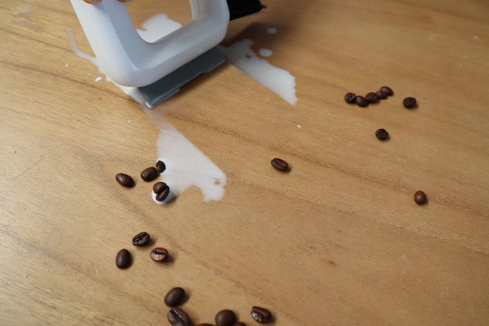 Kitchen Benchtop Dustpan &amp; Brush White - KITCHEN - Bench - Soko and Co