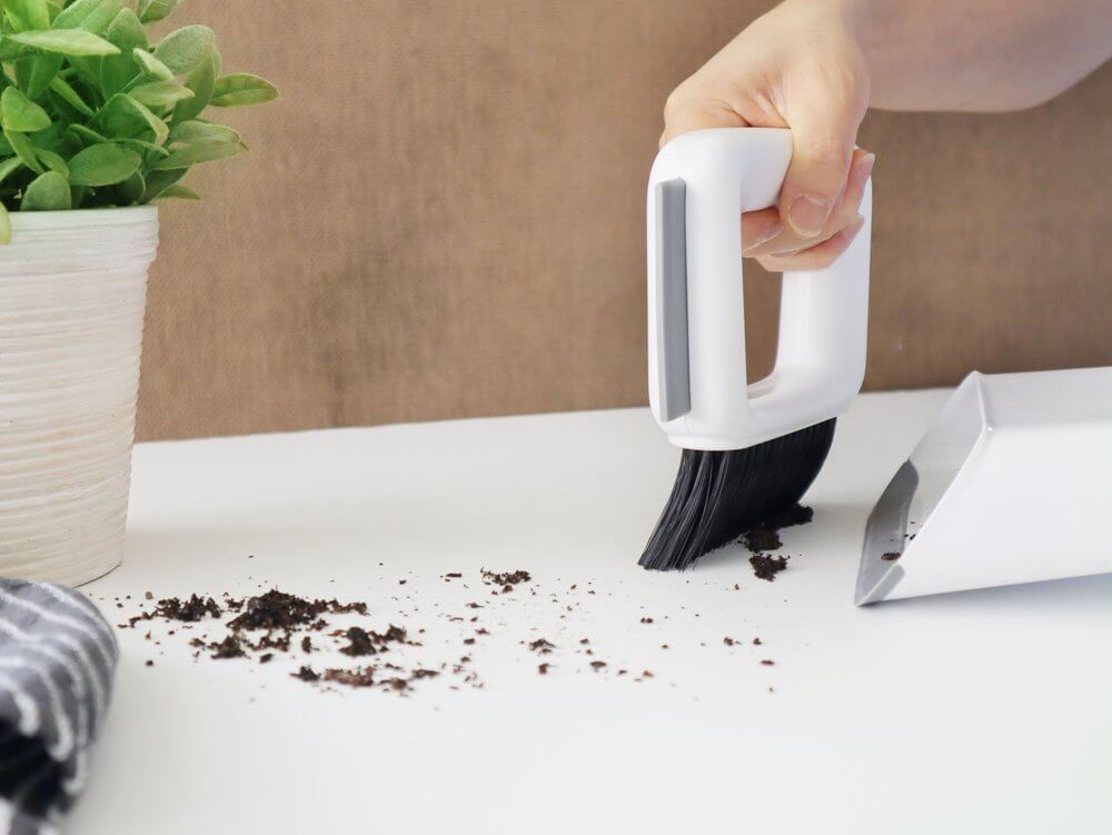 Kitchen Benchtop Dustpan &amp; Brush White - KITCHEN - Bench - Soko and Co